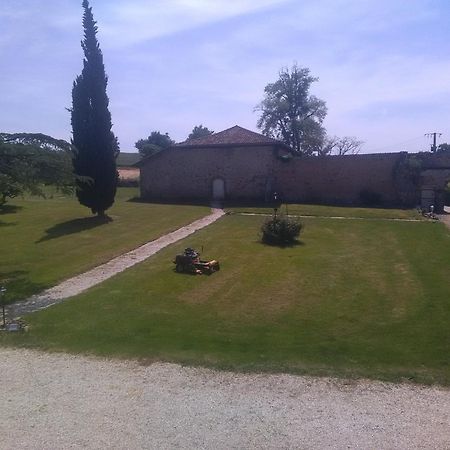 Pierre Deluen Domaine De La Grange De Quaire Panzió Chassenon Kültér fotó