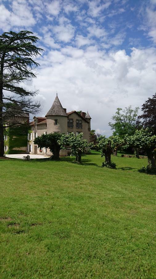 Pierre Deluen Domaine De La Grange De Quaire Panzió Chassenon Kültér fotó