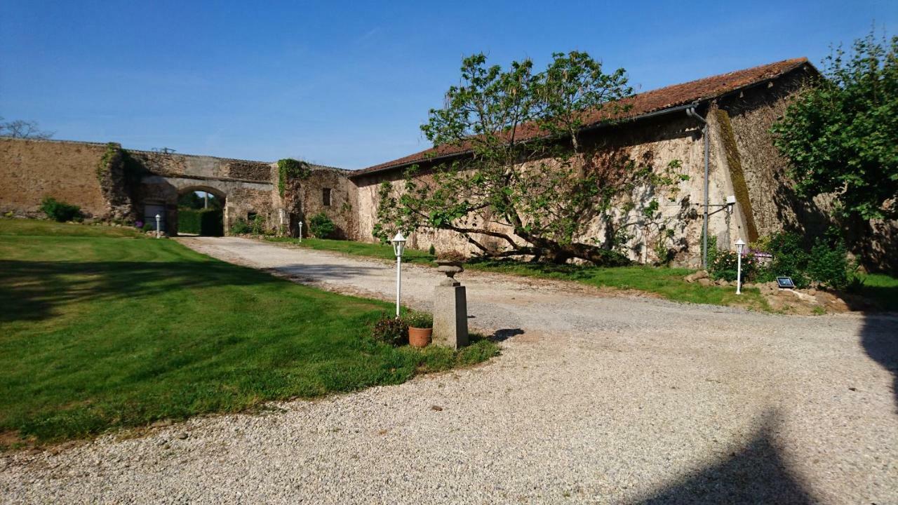 Pierre Deluen Domaine De La Grange De Quaire Panzió Chassenon Kültér fotó